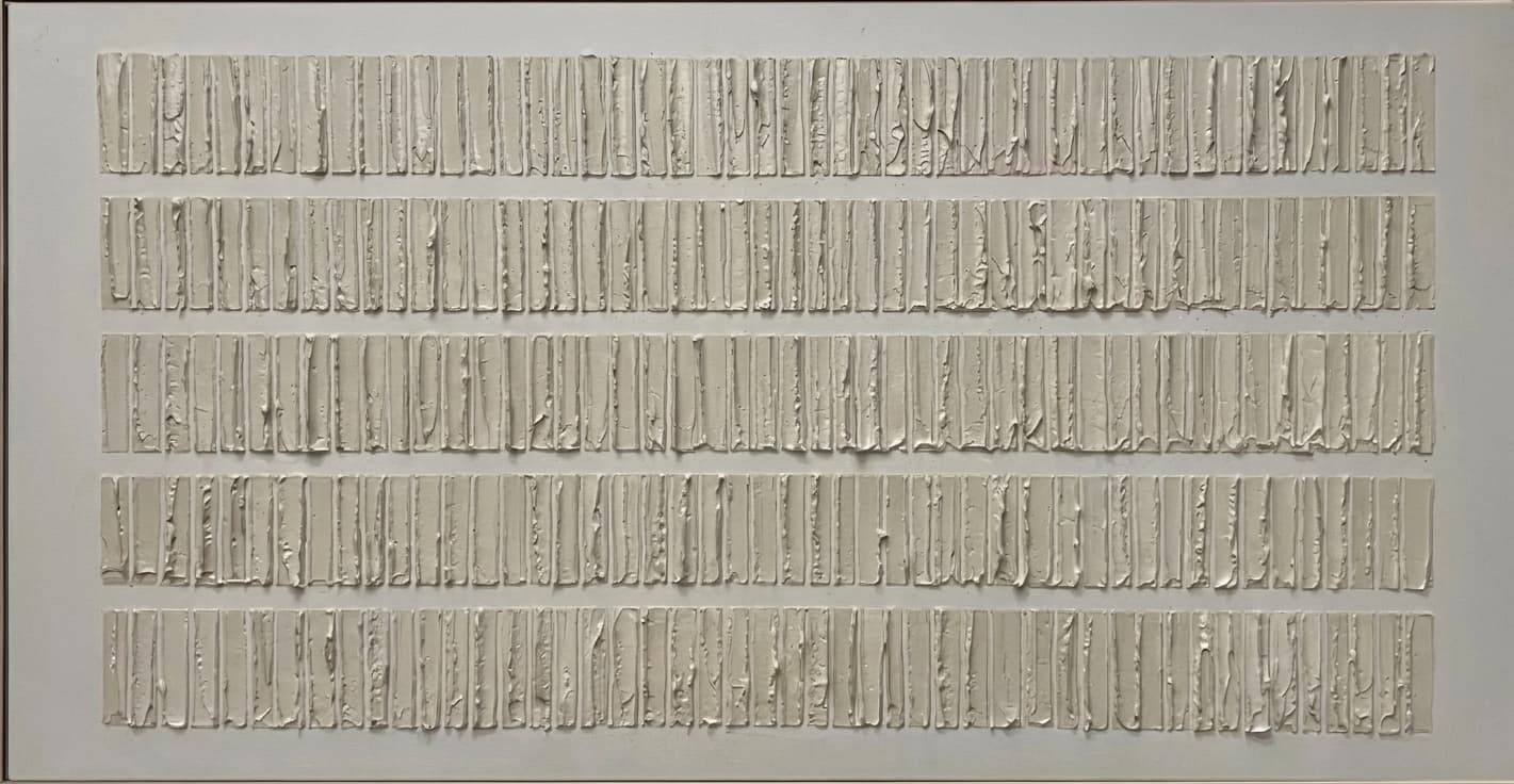 Textured Ivory Ridges Cadence
